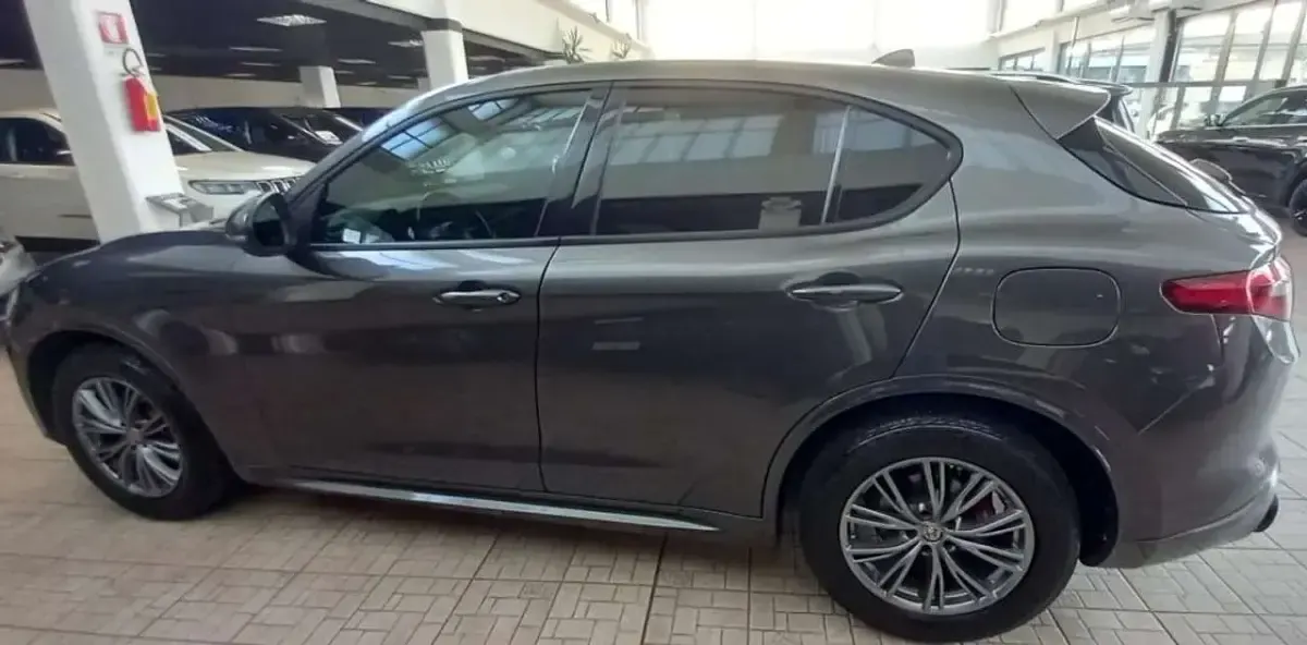 Usata Alfa Romeo Stelvio Veloce 209 CV (153 kW) 2021 Grigio SUV