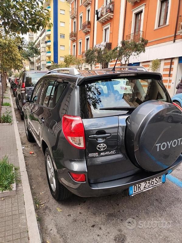 Usata Toyota RAV4 150 CV (110 kW) 2008 Grigio SUV