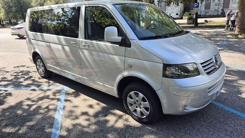 Usata VW Caravelle 174 CV (127 kW) 2008 Argento Furgone