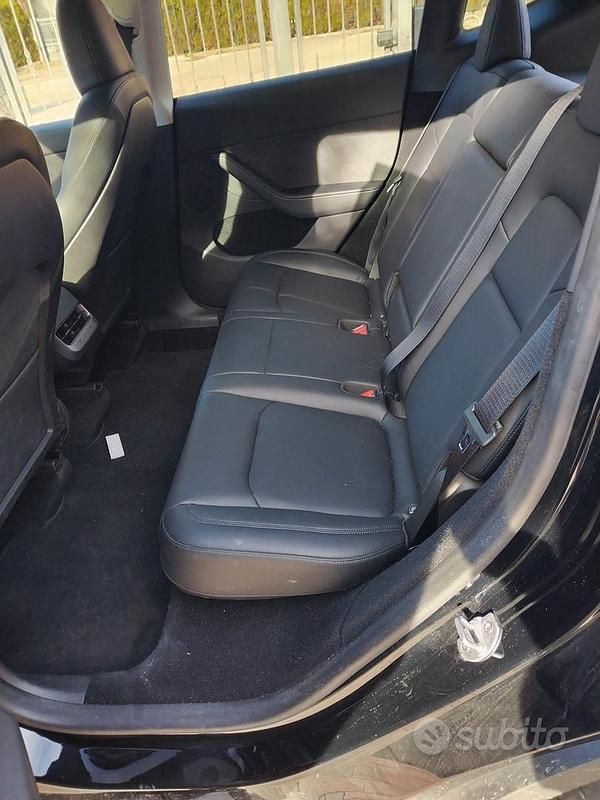 Usata Tesla Model Y 250 kW (340 CV) 2023 Nero SUV