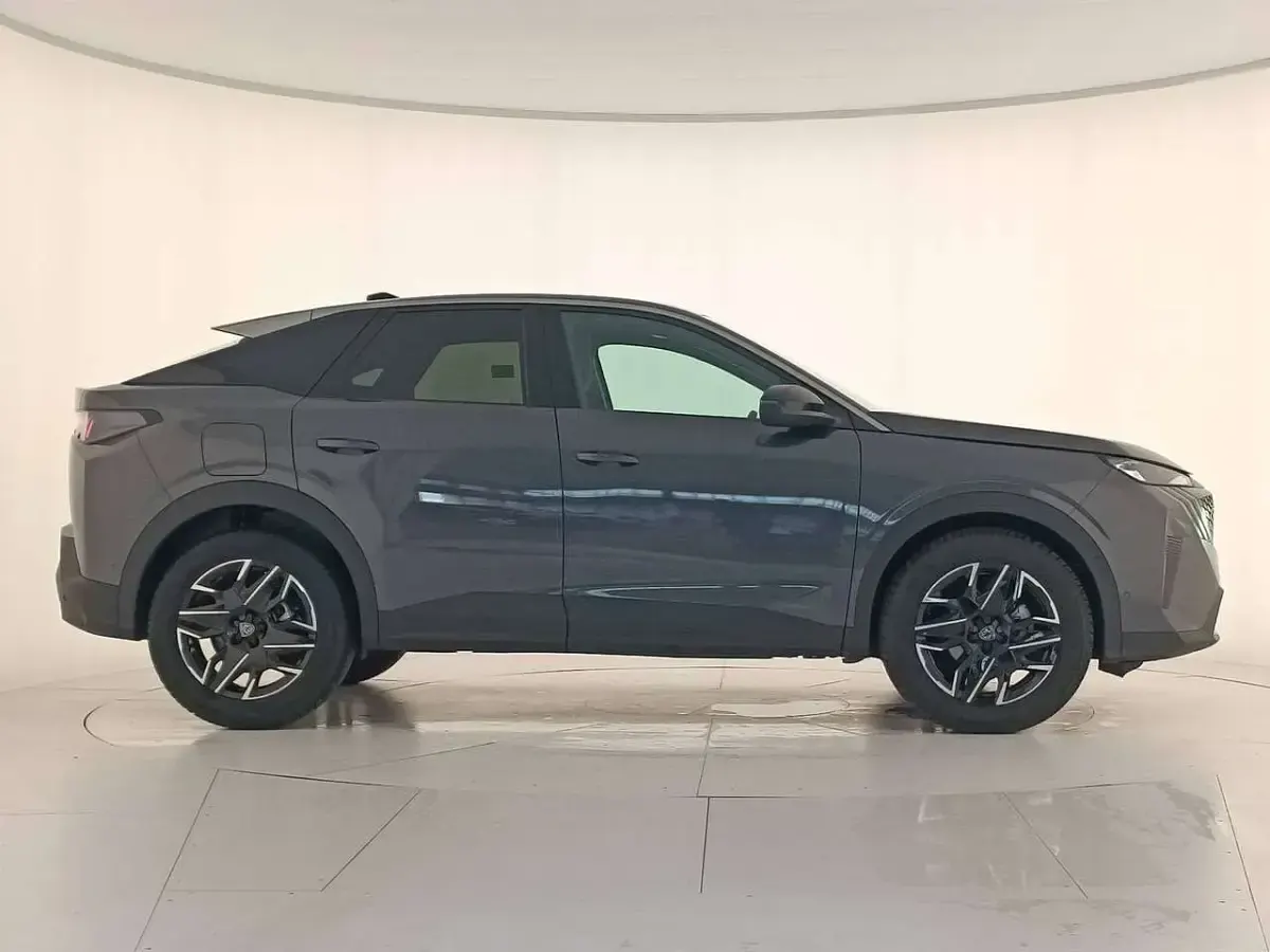 Usata Peugeot 3008 Allure 136 CV (100 kW) 2025 Grigio titanio met SUV