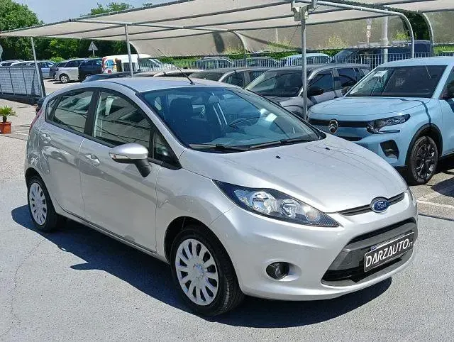 Usata Ford Fiesta 60 CV (44 kW) 2011 Argento Berlina