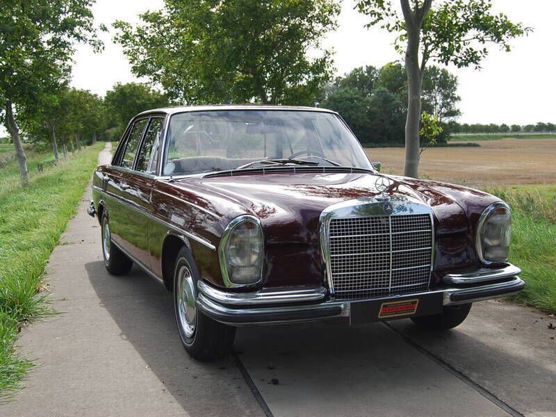 Rosso Usata 1968 Mercedes W108 Tre volumi | 17.500 € - Immagine 1/4