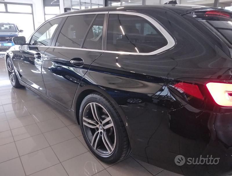 Usata BMW 520 Luxury Line 190 CV (139 kW) 2022 Nero Station wagon