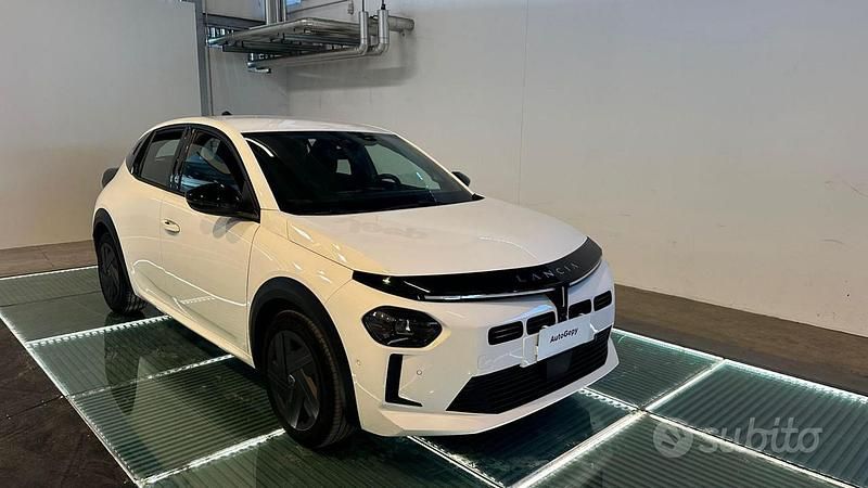 Usata Lancia Ypsilon 101 CV (74 kW) 2025 Bianco Utilitaria