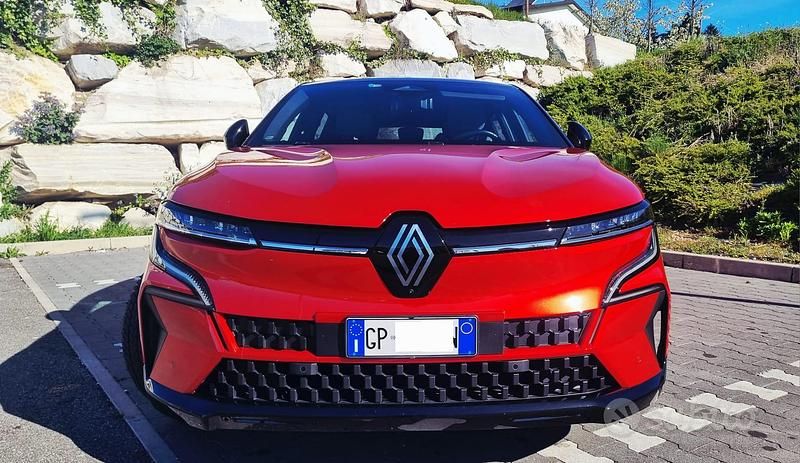 Usata Renault Megane E-Tech Techno 161 kW (220 CV) 2023 Rosso Berlina
