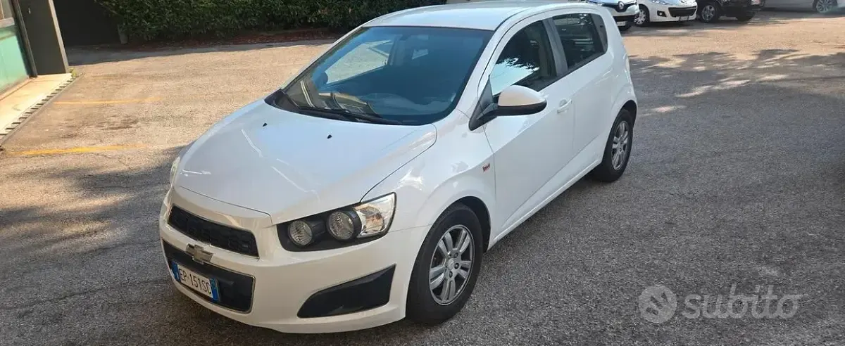 Usata Chevrolet Aveo LT 75 CV (55 kW) 2013 Bianco Berlina