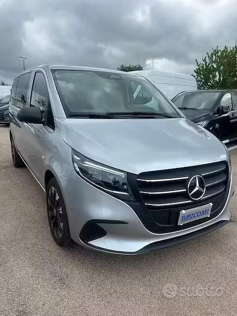 Usata Mercedes Vito 237 CV (174 kW) 2025 Grigio Furgone