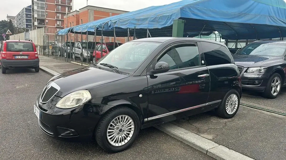 Usata Lancia Ypsilon 77 CV (56 kW) 2009 Nero Utilitaria
