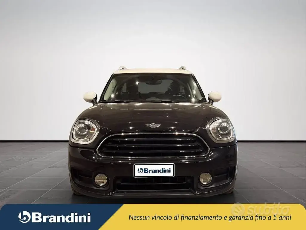 Usata Mini Cooper D Countryman Hype 150 CV (110 kW) 2018 Bicolore verde met bianco SUV