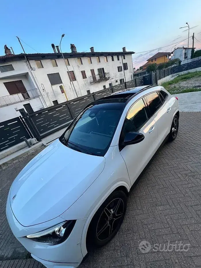 Usata Mercedes GLA200 Premium 163 CV (119 kW) 2023 Bianco SUV