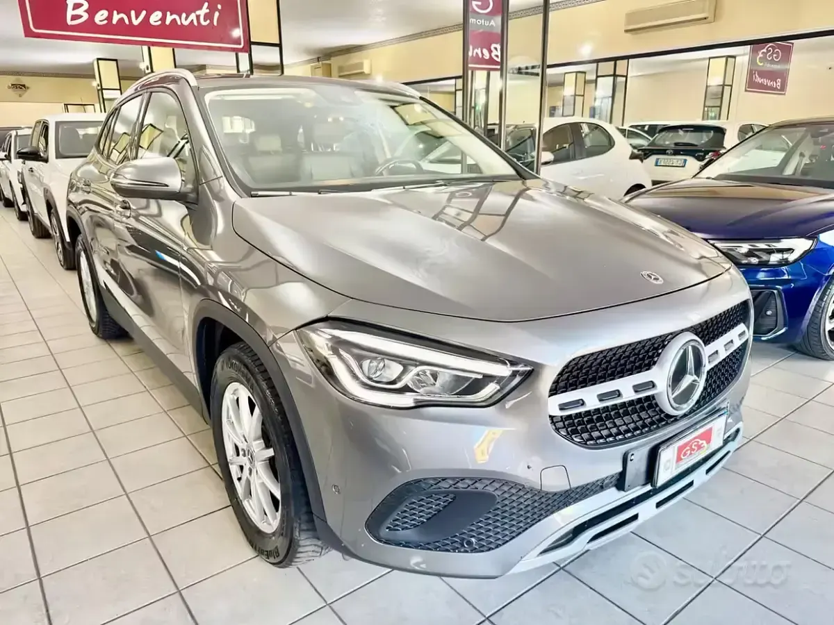 Usata Mercedes GLA180 Business 116 CV (85 kW) 2022 Grigio SUV