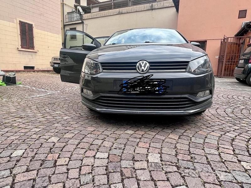 Grigio Usata 2015 VW Polo Due volumi | 7800 € (Super prezzo) - Immagine 1/4
