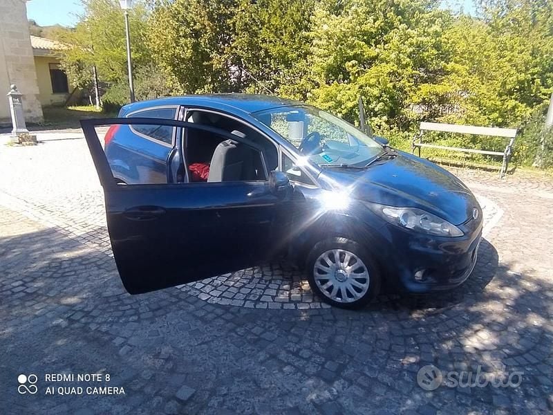 Usata Ford Fiesta 90 CV (66 kW) 2010 Blu Utilitaria