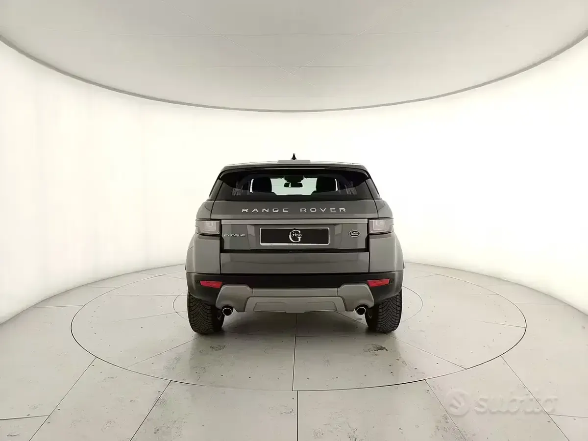 Usata Land Rover Range Rover evoque HSE Dynamic 150 CV (110 kW) 2019 Grigio scuro SUV