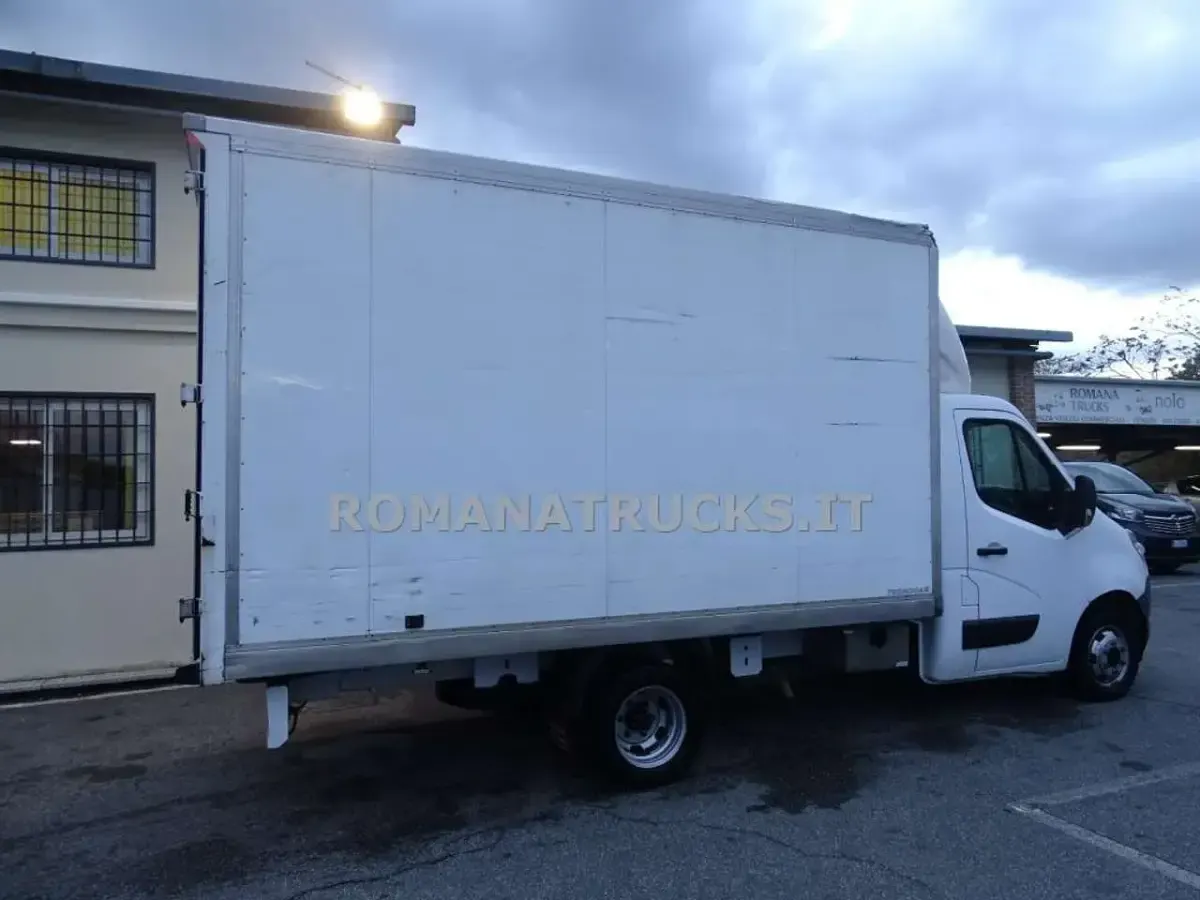 Usata Renault Master 145 CV (106 kW) 2020 Bianco pastello Furgone