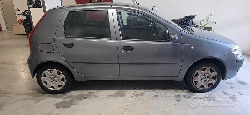 Usata Fiat Punto Dynamic 60 CV (44 kW) 2005 Utilitaria