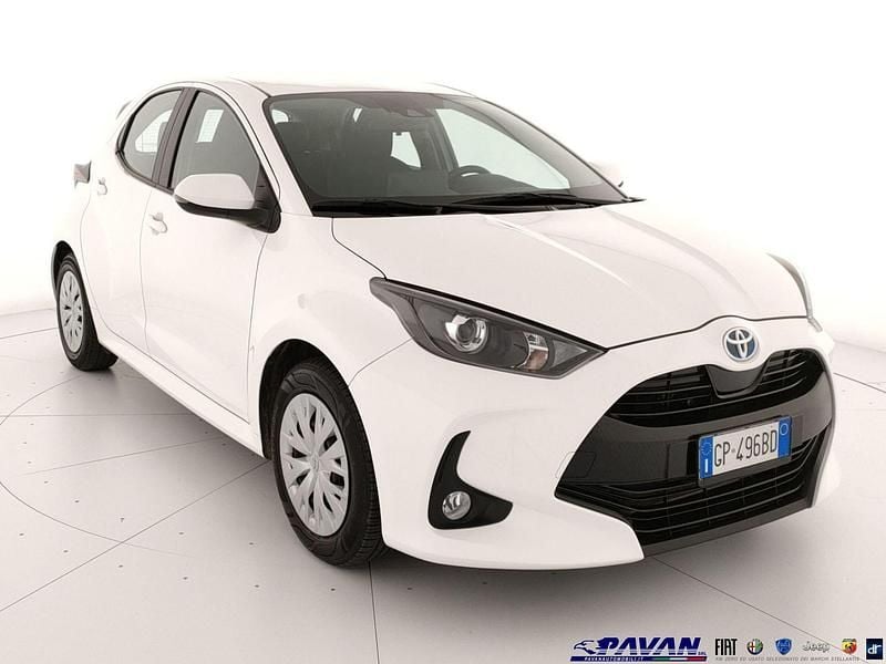 Usata Toyota Yaris Hybrid Business Edition 116 CV (85 kW) 2023 Bianco Utilitaria