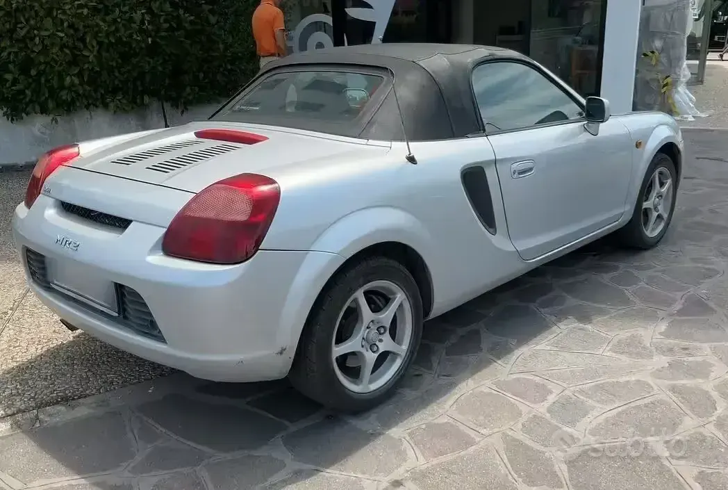 Usata Toyota MR2 140 CV (102 kW) 2001 Grigio Cabrio