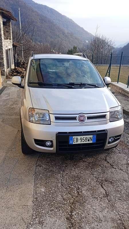 Usata Fiat Panda Climbing 60 CV (44 kW) 2010 Grigio Utilitaria