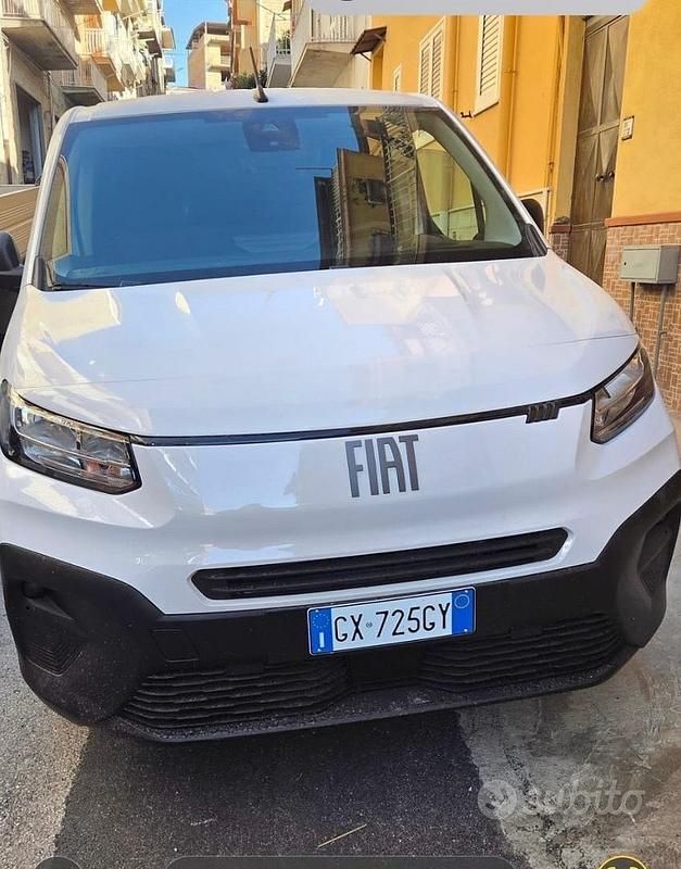 Bianco Usata 2024 Fiat Doblò Monovolume | 20.000 € (Buon prezzo) - Immagine 1/4