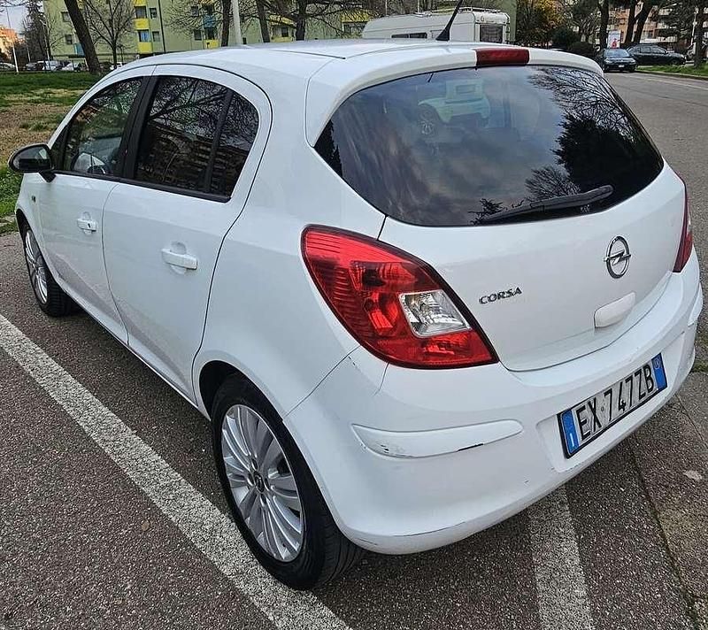 Usata Opel Corsa Club 86 CV (63 kW) 2013 Utilitaria