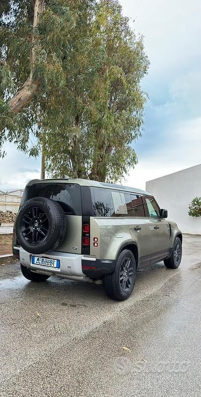 Usata Land Rover Defender S 241 CV (177 kW) 2021 Verde SUV