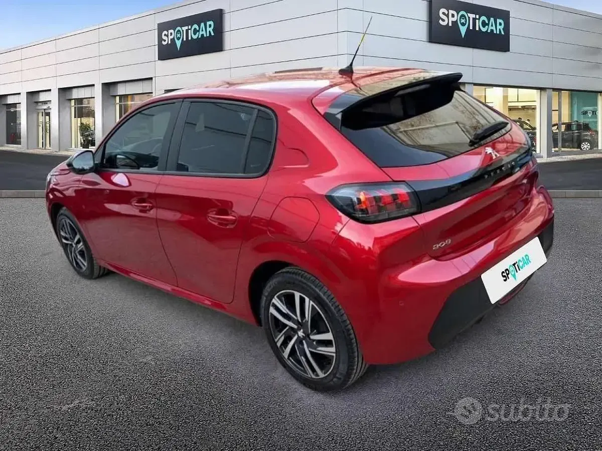 Usata Peugeot 208 Active 101 CV (74 kW) 2023 Bordeaux Utilitaria