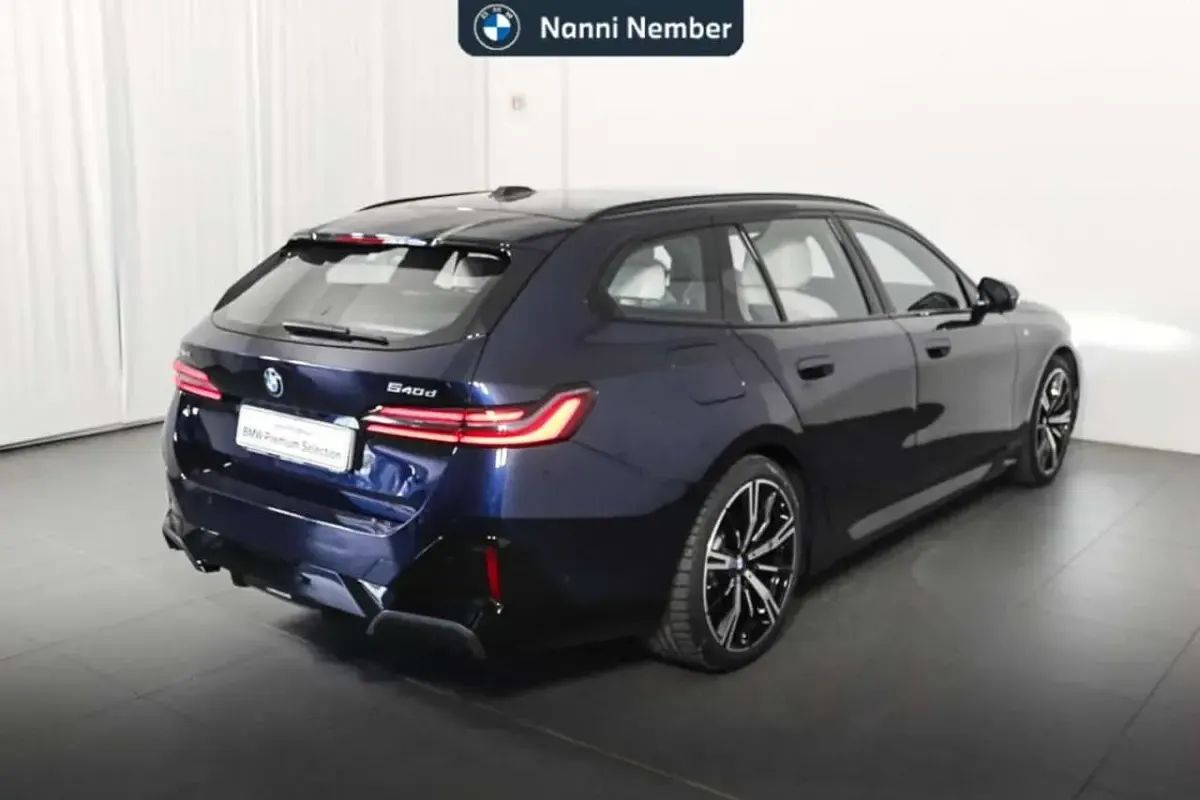 Usata BMW 540 M Sport 303 CV (222 kW) 2025 Tanzanite blue metallizzato Station wagon