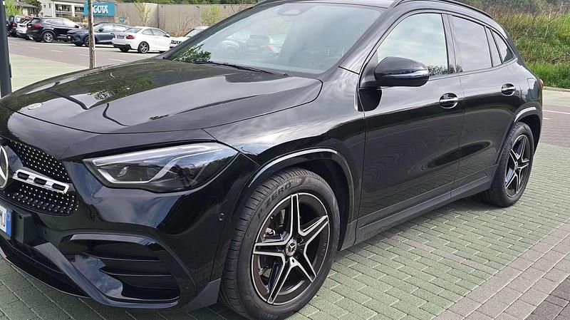 Usata Mercedes GLA200 AMG Line Premium 150 CV (110 kW) 2025 Nero SUV