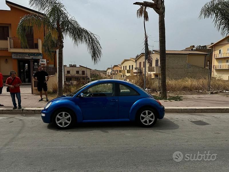 Usata VW New Beetle 101 CV (74 kW) 2003 Blu Utilitaria