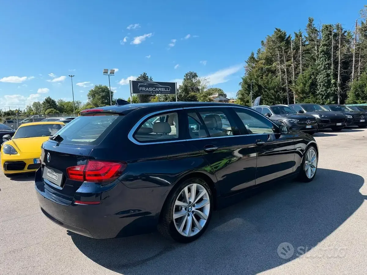 Usata BMW 520 Efficient Dynamics 184 CV (135 kW) 2011 Blu scuro metallizzato Station wagon