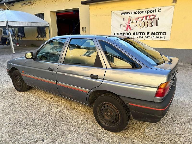 Usata Ford Escort 61 CV (44 kW) 1991 Grigio Berlina