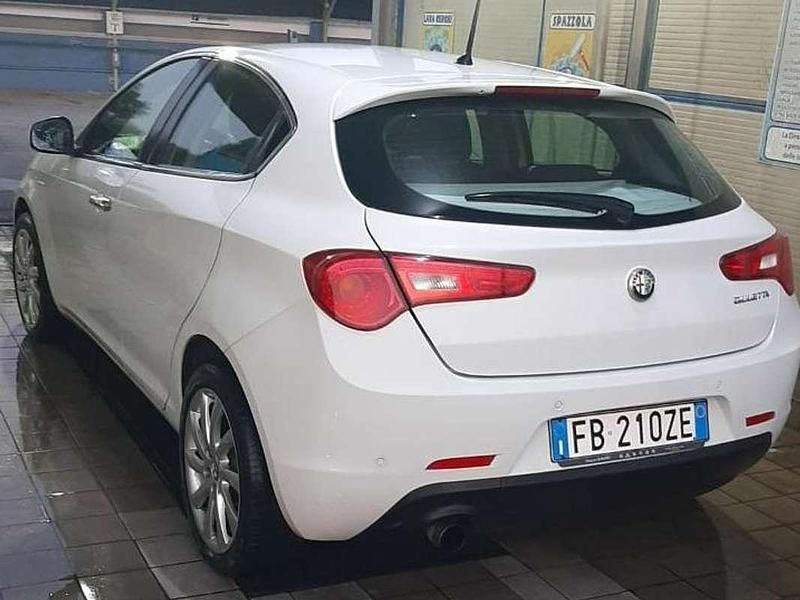 Usata Alfa Romeo Giulietta Exclusive 120 CV (88 kW) 2015 Bianco Berlina