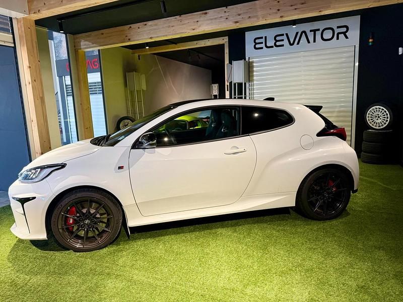 Usata Toyota Yaris 261 CV (191 kW) 2021 Bianco Berlina