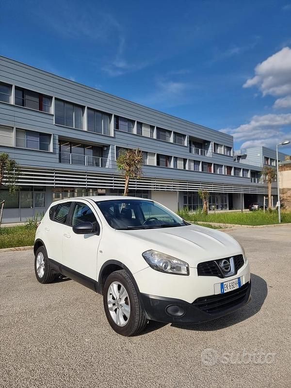 Usata Nissan Qashqai Tekna 150 CV (110 kW) 2011 Bianco SUV