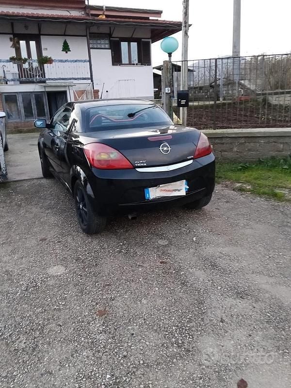 Brugt Opel Tigra 69 HK (50 kW) 2006 Sort Cabriolet
