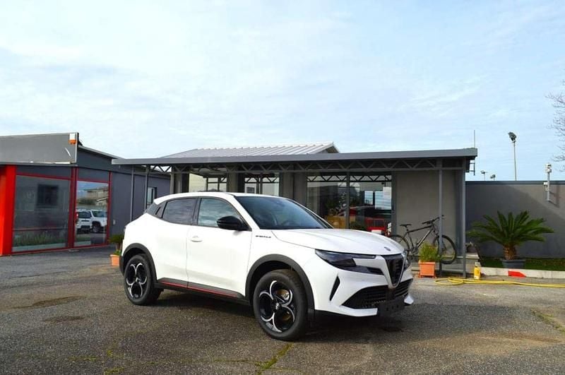 Nuova Alfa Romeo Junior Edizione Speciale 145 CV (106 kW) 2025 Bianco SUV
