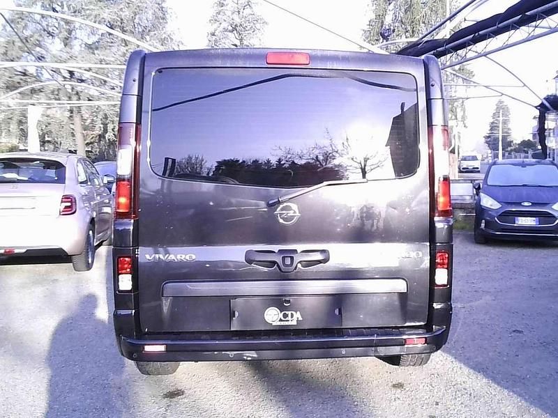 Usata Opel Vivaro 145 CV (106 kW) 2017 Nero Monovolume