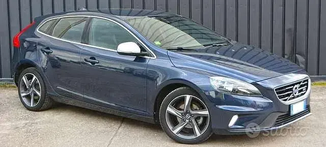 Usata Volvo V40 R-Design Momentum 115 CV (84 kW) 2015 Blu/azzurro Berlina