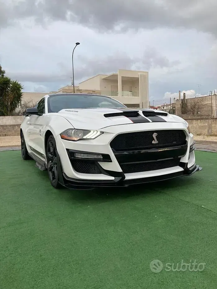 Usata Ford Mustang Fastback 290 CV (213 kW) 2019 Bianco Coupé