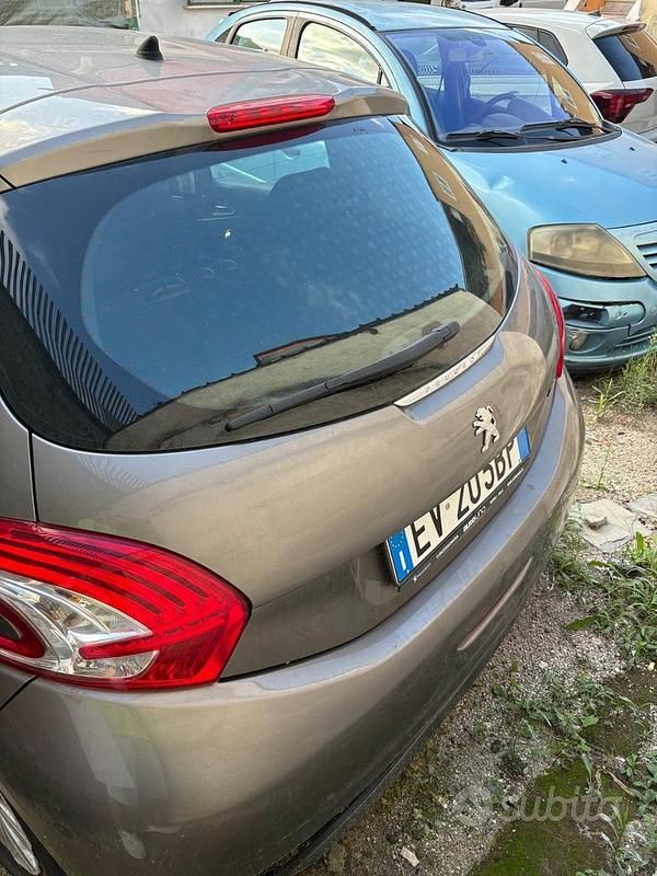 Usata Peugeot 208 2014 Utilitaria