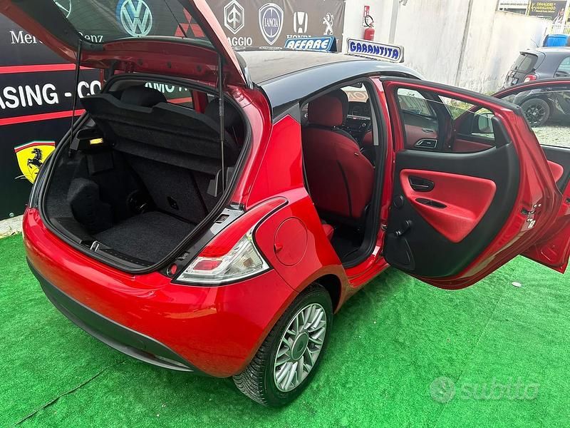 Usata Lancia Ypsilon 60 CV (44 kW) 2015 Rosso Utilitaria