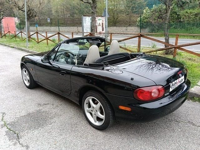 Usata Mazda MX5 110 CV (80 kW) 2004 Nero Cabrio