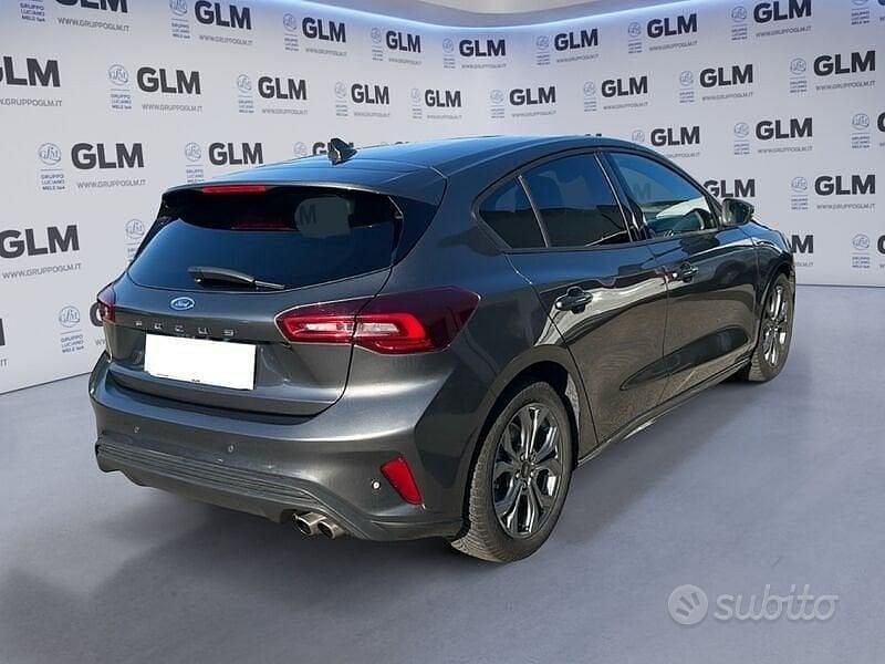 Usado Ford Focus ST-Line 116 HP (85 kW) 2025 Cinzento Sedan