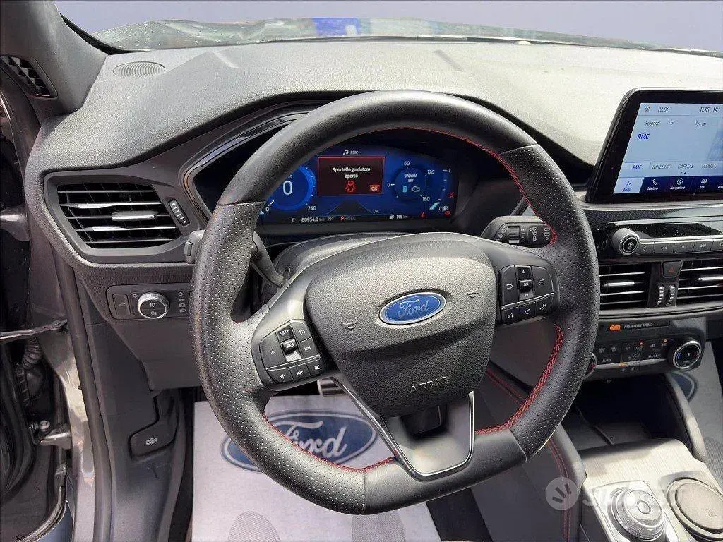 Usata Ford Kuga ST-Line 190 CV (139 kW) 2023 Grigio SUV
