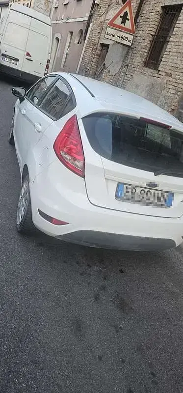Usata Ford Fiesta Ghia 92 CV (67 kW) 2010 Utilitaria