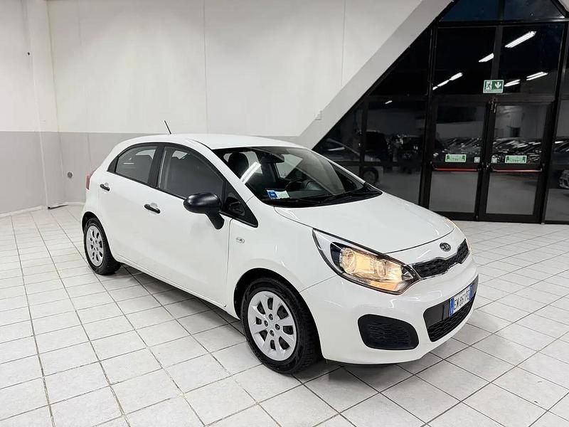 Usata Kia Rio EX 86 CV (63 kW) 2012 Bianco Berlina