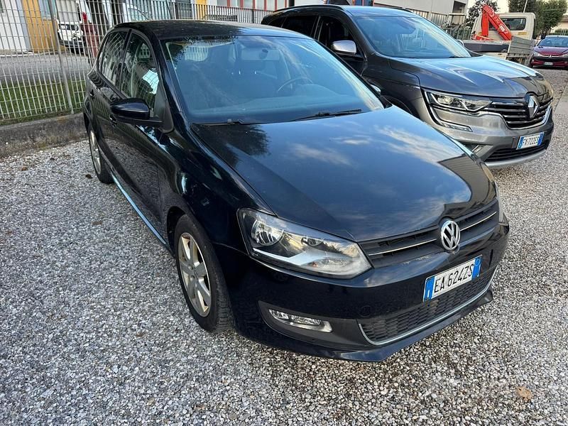 Nero Usata 2011 VW Polo Tre volumi | 2900 € (Buon prezzo) - Immagine 1/4