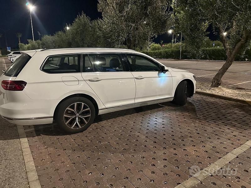 Usata VW Passat Executive 150 CV (110 kW) 2019 Bianco Station wagon